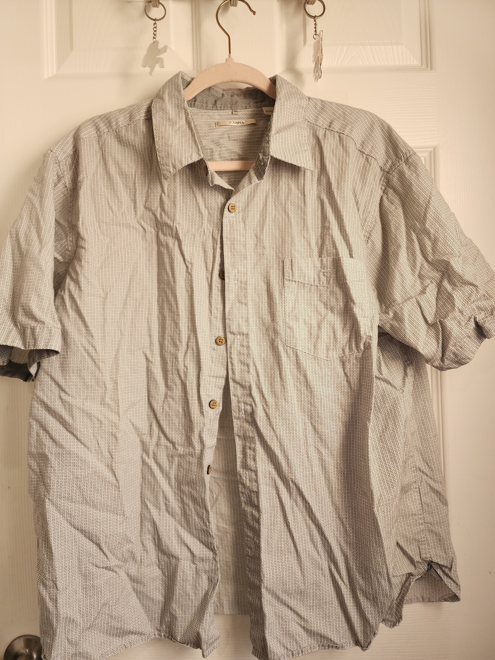 Unknown Brand Men's Short Sleeve Button-Up Shirt in Light Gray